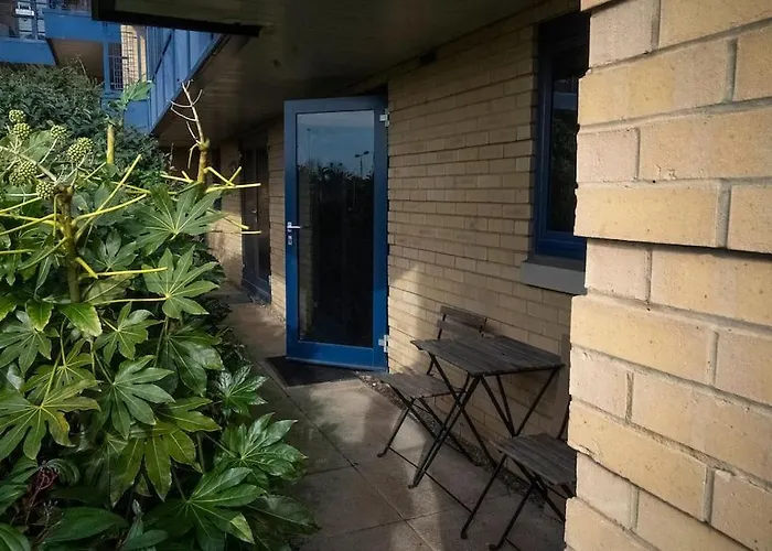 1-Bed Flat In Ocean Village