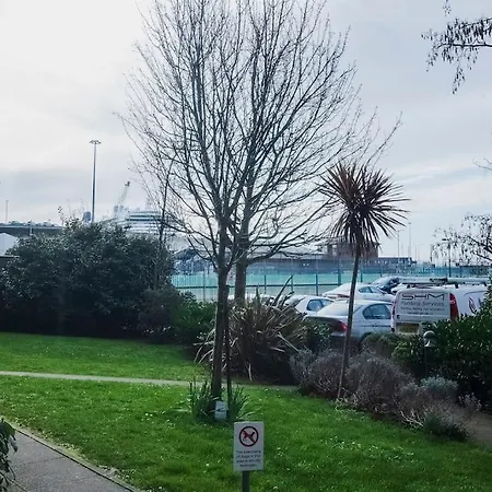 1-Bed Flat In Ocean Village Southampton Exterior photo